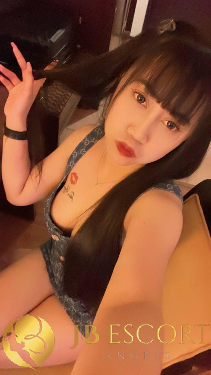 Mandy10BABE Female,Bisexual,Tall,Green,Thai